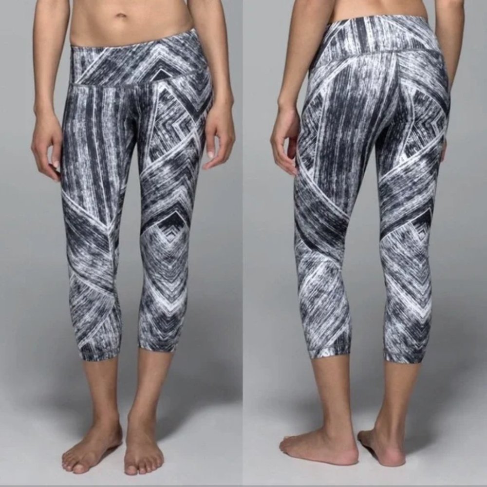 Lululemon Wunder Under Crop II *Full-On Luon Women's Size 6 !!